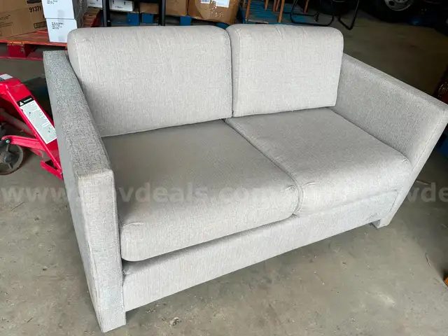 LOVE SEAT AND 4 OFFICE CHAIRS