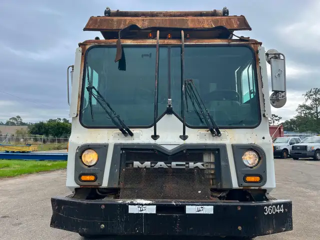2016 Mack MRU613