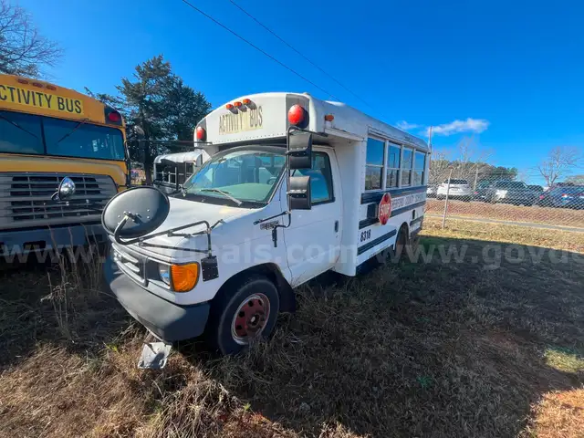 Ford E-350 - 15 Passenger Activity Bus