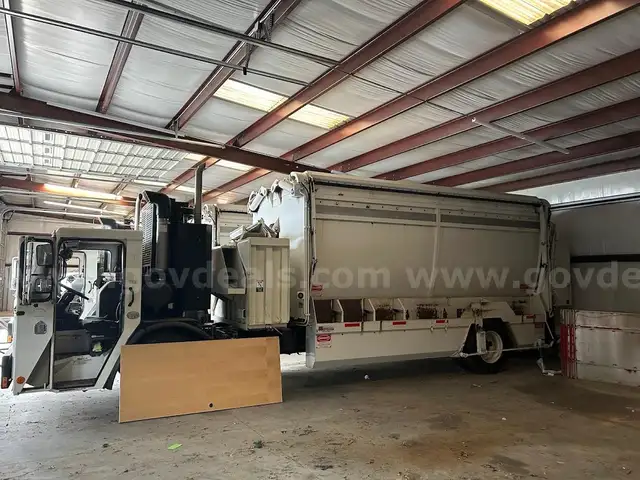 2012 CRANE CARRIER