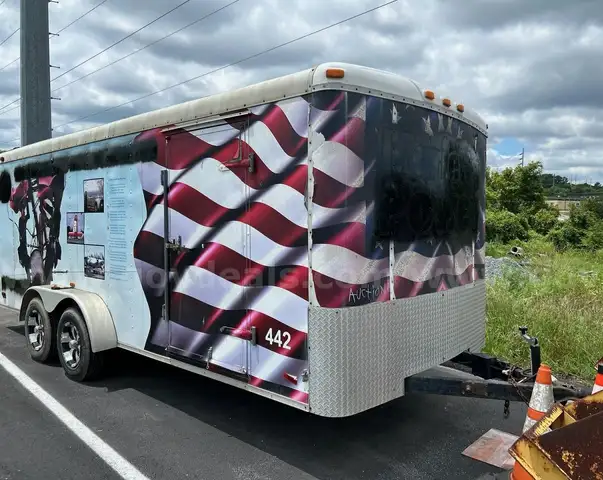 2001 Enclosed trailer