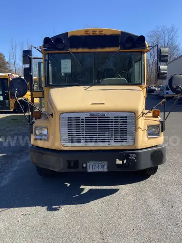 2004 Freightliner FS65
