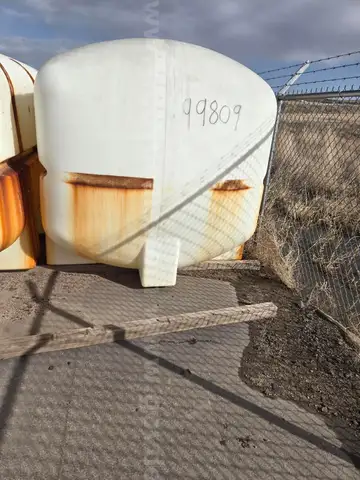 2.400 Gallon Poly Tank