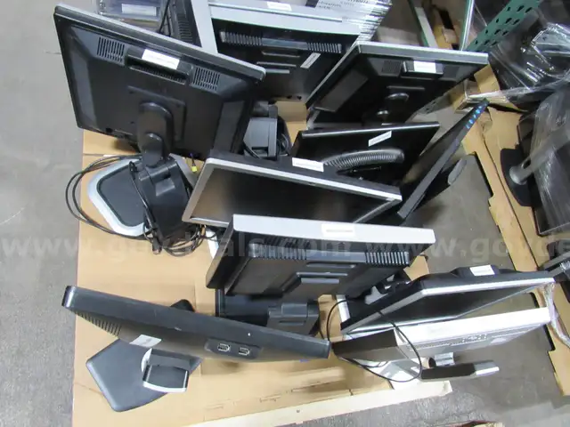 Pallet of Mixed Monitors