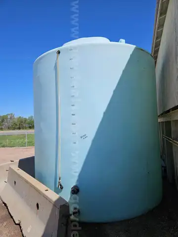 10,000 Gallon Poly Tank
