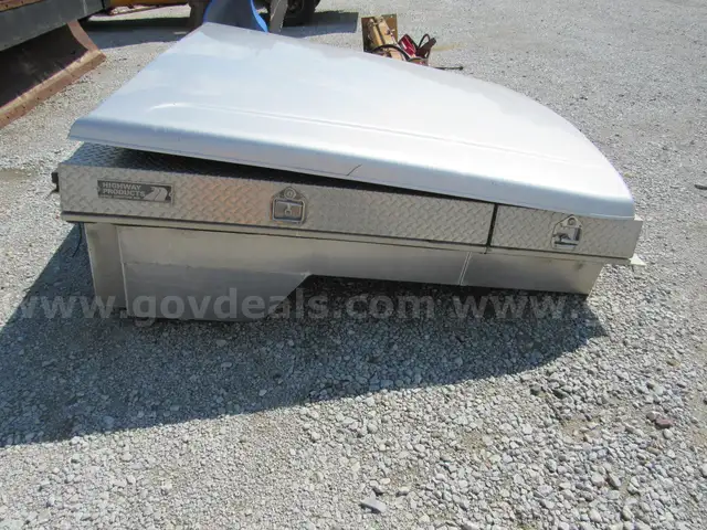 Highway Products Truck Toolbox &#x26; Unicover Tonneau Cover