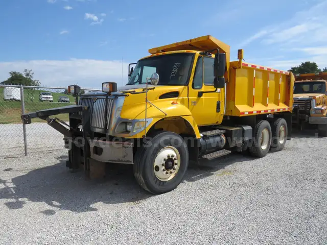 2004 International 7400