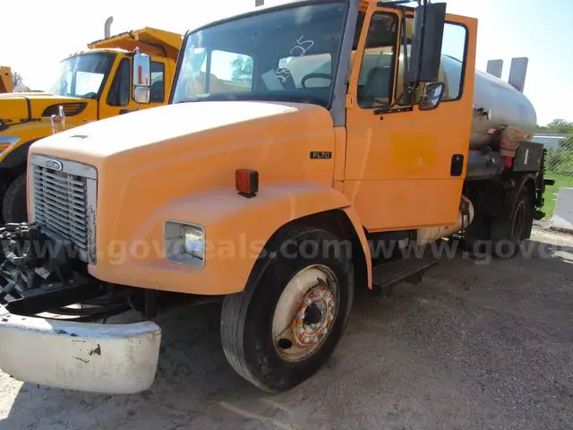 2000 Freightliner FL70 Tanker