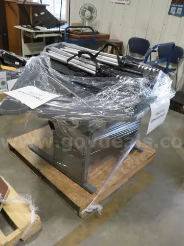 Desk &#x26; Folding Projector Screens