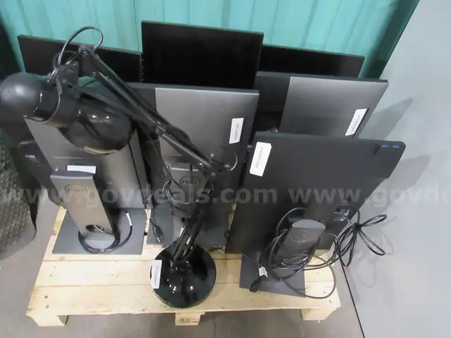 Pallet of Dell Monitors & Light