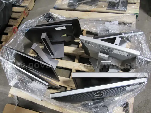 Small Pallet of Assorted Monitors