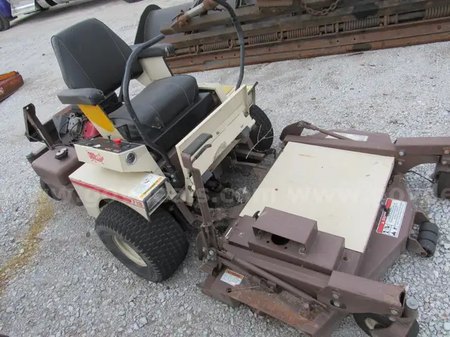 1999 Grasshopper Mower 718