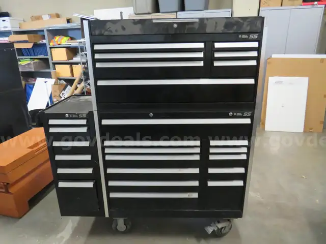 Rolling Tool Box w/ Keys
