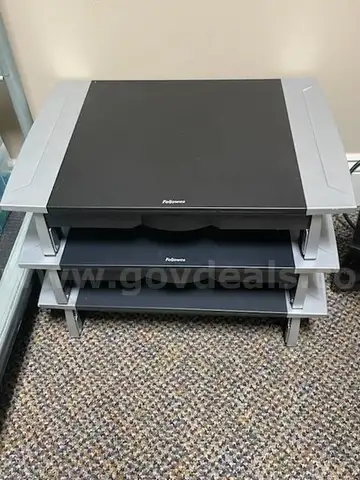 3-Fellows Ajustable Monitor Stands