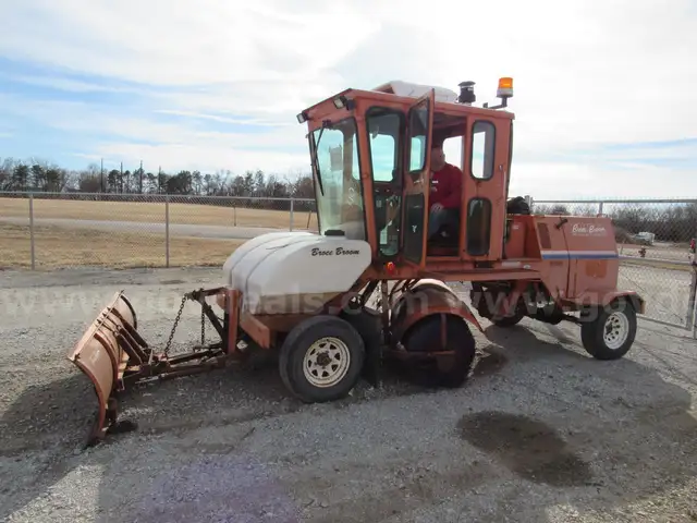 2001 Broce RJ350 Sweeper