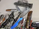 28 lbs Knives &#x26; Multi-tools (FS)