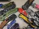 28 lbs Knives &#x26; Multi-tools (FS)