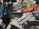 23 lbs Knives &#x26; Multi-tools (FS)