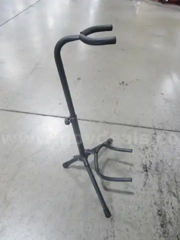 Guitar Stand (J)
