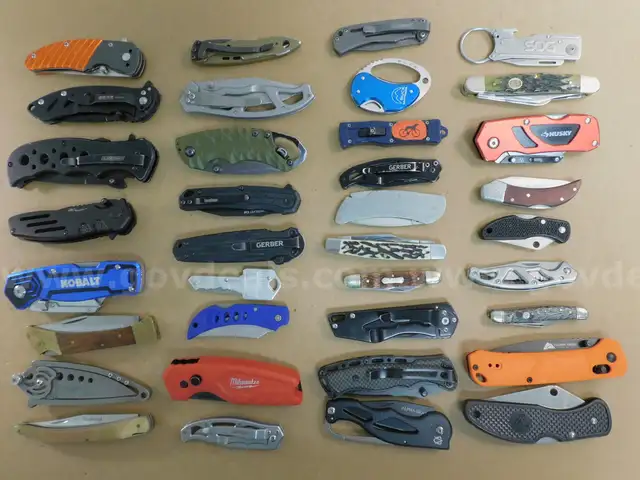 36 Knives (FS)