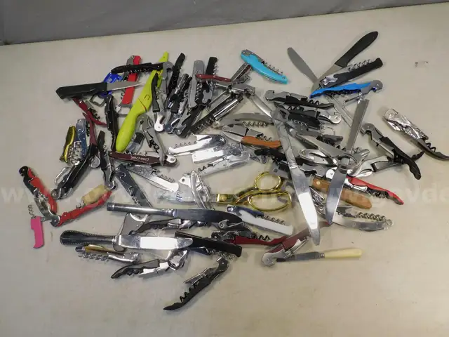 Kitchen Items &#x26; Corkscrews (FS)