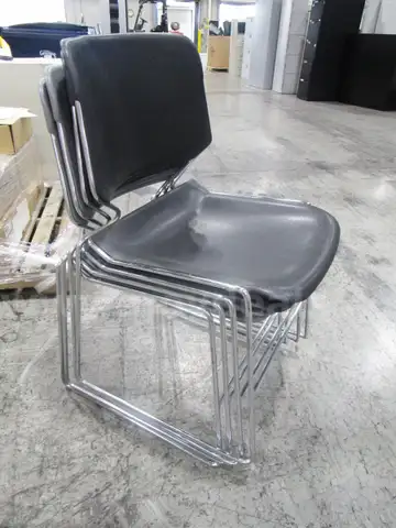4 Stackable Chairs (H)