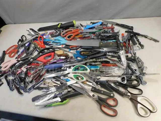 Kitchen Items &#x26; Corkscrews (FS)