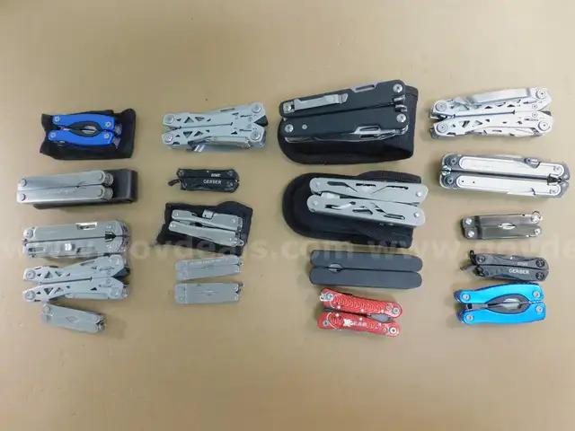 19 Multi-Tools (FS)