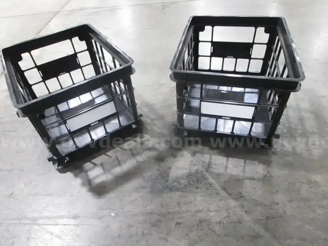 2 Black Crates (J)