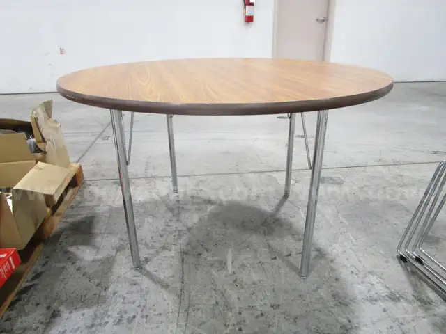 Round Table (A)