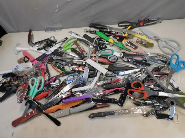 Kitchen Items &#x26; Corkscrews (FS)