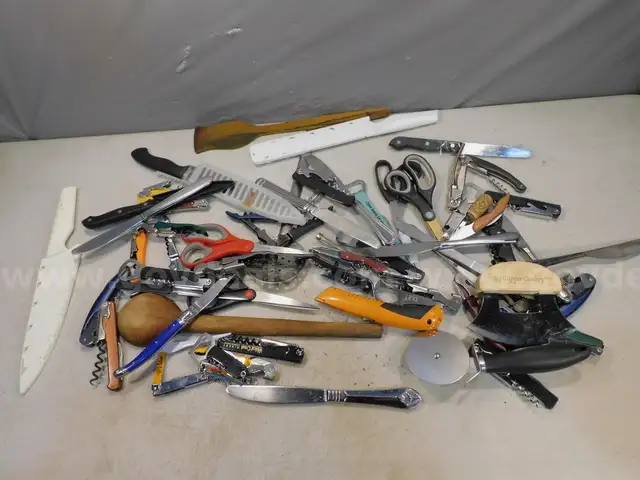 Kitchen Items &#x26; Corkscrews (FS)