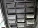 Cabinet (C)
