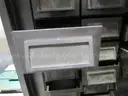 Cabinet (C)