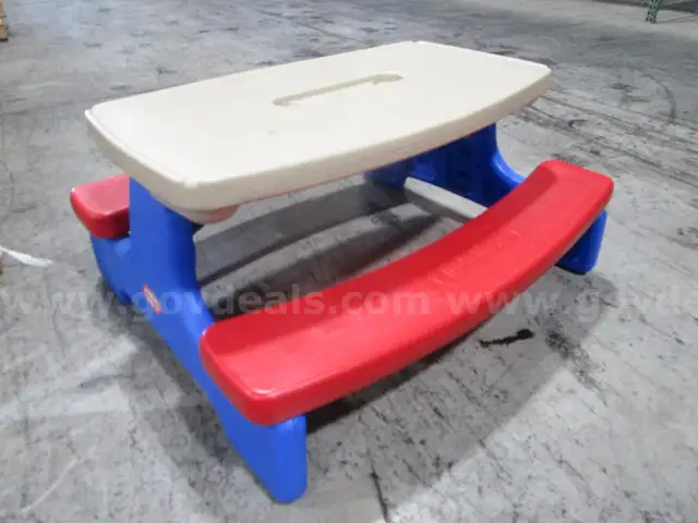 Child-Sized Picnic Table (C)