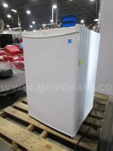 Mini Refrigerator (C)