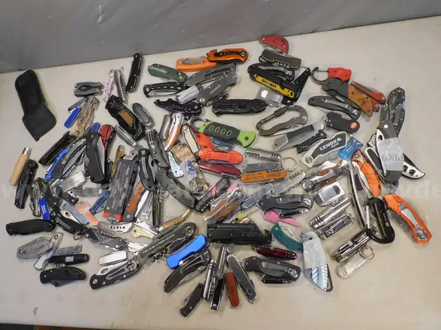 21 lbs Knives &#x26; Multi-tools (FS)