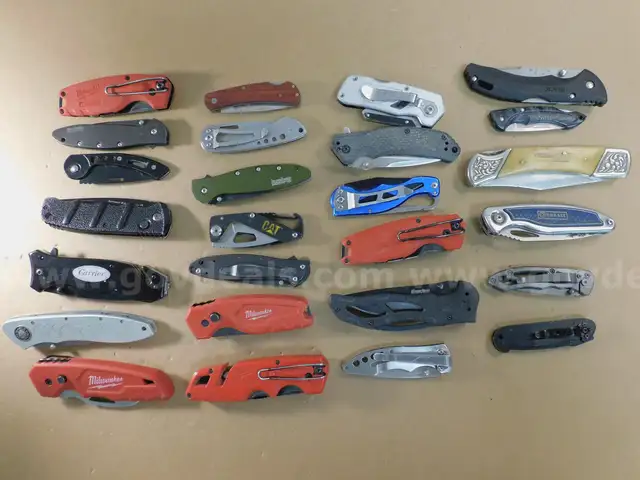 26 Knives (FS)