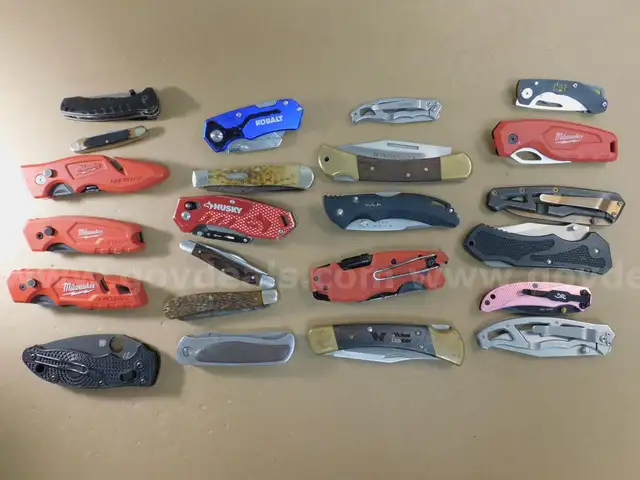 23 Knives (FS)