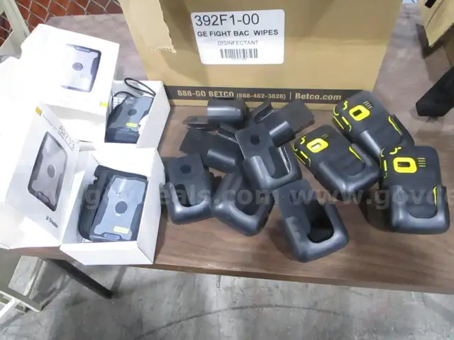 2 Trimbles & Otterbox Cases/Clips (J)