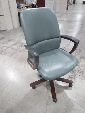 Office Chair on Wheels (I)