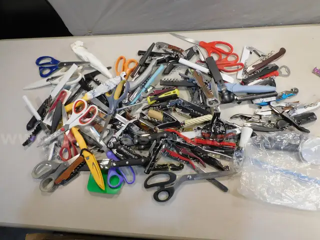 Kitchen Items & Corkscrews (FS)