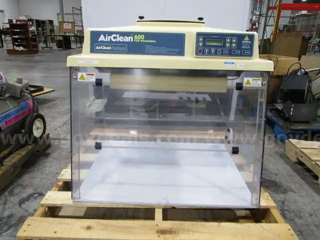 AirClean 600 PCR Workstation (G)