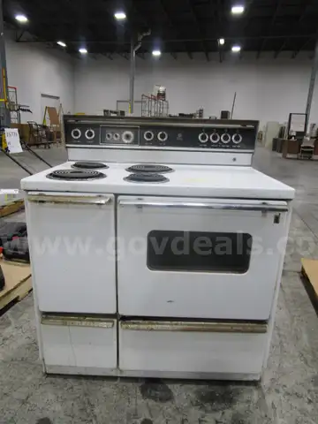 GE Electric Range (G)