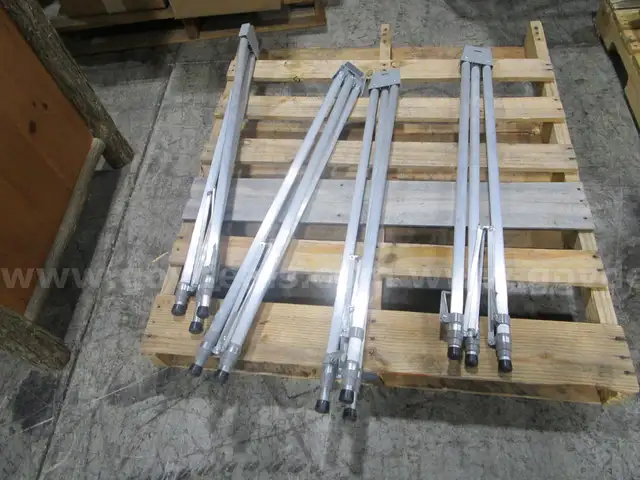 4 Foldable Easels (B)