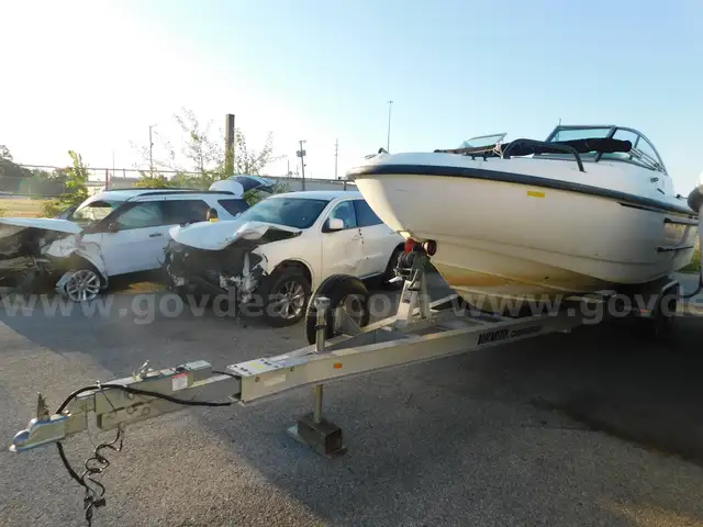 2007 BOAT MASTER TRAILER with Boston Whaler Boat
