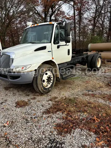 2010 International 4300M7 Cab &#x26; Chassis