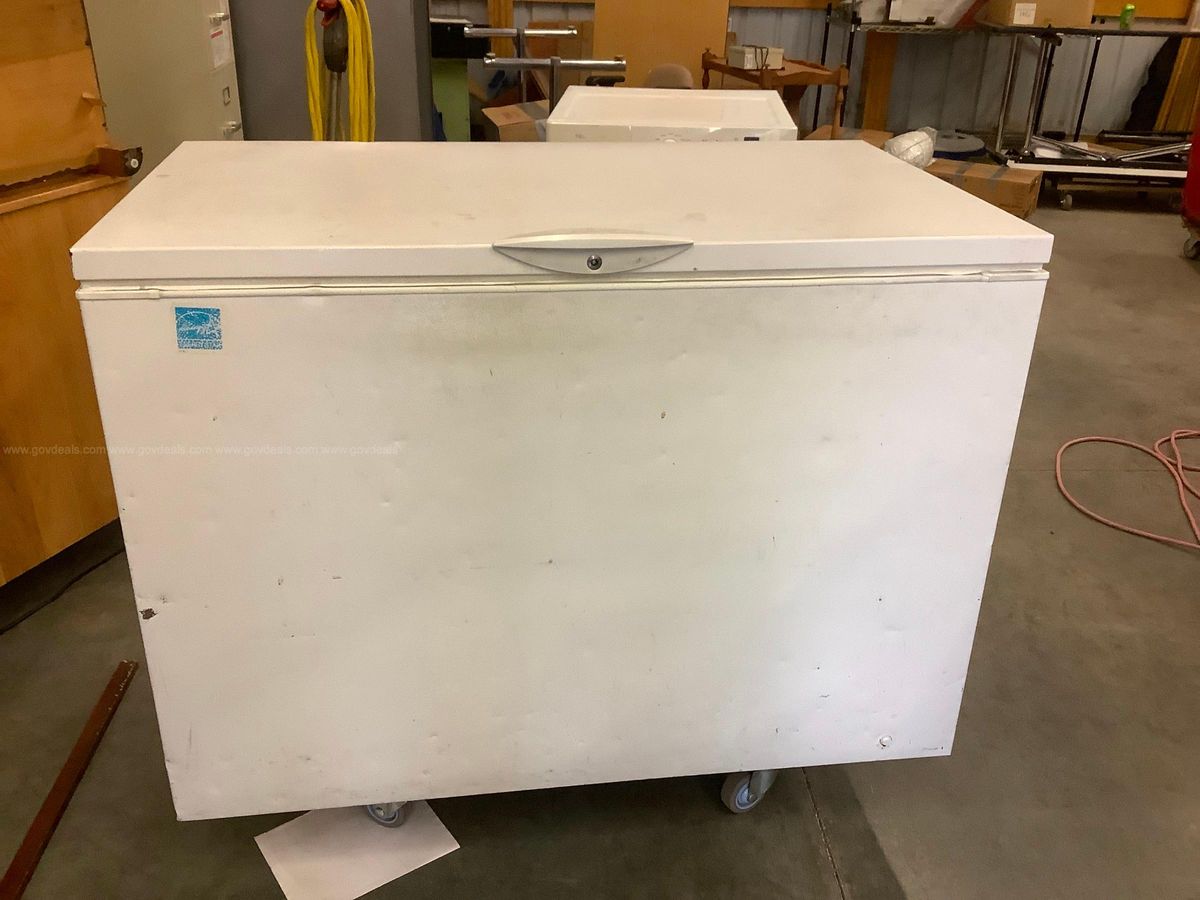 14.8 Cu ft. Frigidaire Chest Freezer UNTESTED-SOLD FOR PARTS | GovDeals