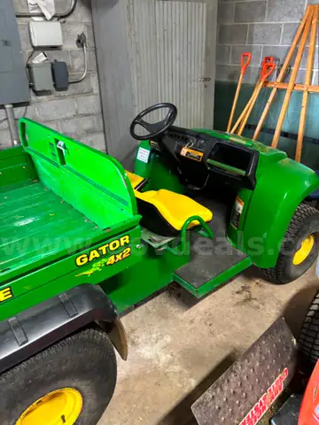 John Deere Gator Utility 4x2