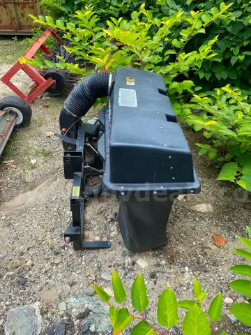 Lawn Mowing Bagging System - John Deere